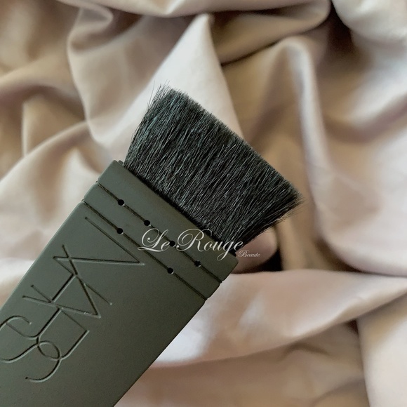 Nars ita contour highlighter makeup brush - Picture 4 of 6